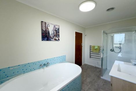 Photo of property in 55 La Rosa Street, Green Bay, Auckland, 0604