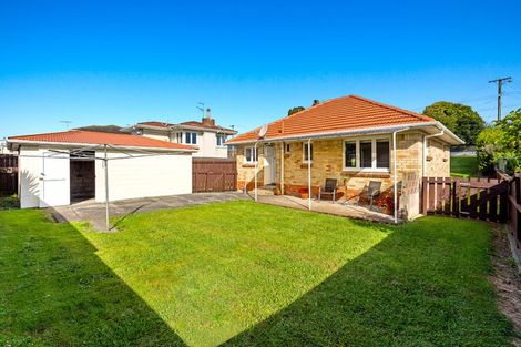 Photo of property in 1/66 Clevedon Road, Papakura, 2110