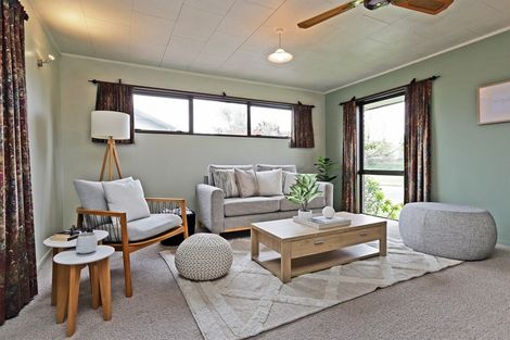 Photo of property in 22 Perry Crescent, Greenmeadows, Napier, 4112