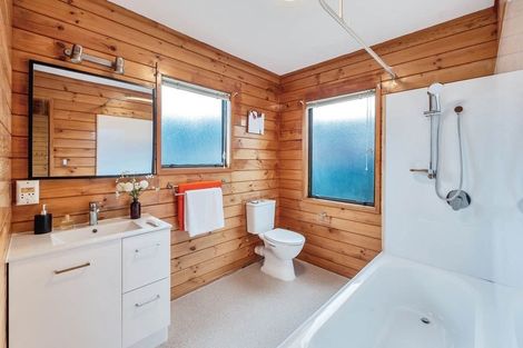 Photo of property in 1/21 Chablis Place, Henderson, Auckland, 0612