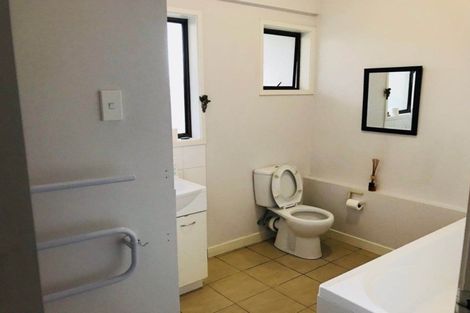 Photo of property in 76 Weatherly Road, Torbay, Auckland, 0630