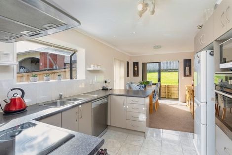 Photo of property in 26 Burton's Drive, Swanson, Auckland, 0614