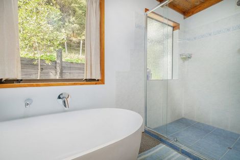 Photo of property in 5b Pohutukawa Grove, Whitianga, 3510