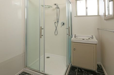 Photo of property in 1/130 Te Atatu Road, Te Atatu South, Auckland, 0610