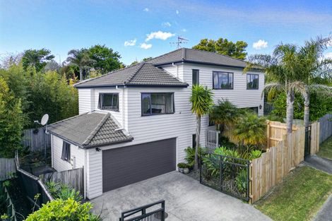 Photo of property in 1 Mana Lane, Pinehill, Auckland, 0632
