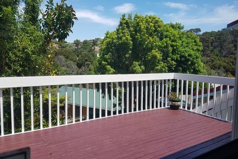 Photo of property in 38 Deverell Place, Northcross, Auckland, 0632