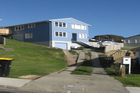 Photo of property in 10 Hollow Close, Titahi Bay, Porirua, 5022