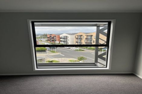 Photo of property in 4/1 Ko Roa Lane, Hobsonville, 0616