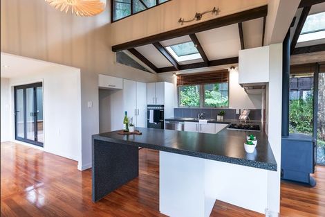 Photo of property in 10 Rangiwai Road, Titirangi, Auckland, 0604