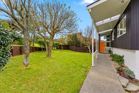 Photo of property in 21a Forrest Hill Road, Milford, Auckland, 0620