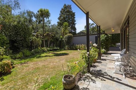 Photo of property in 2 Golf Road, Heretaunga, Upper Hutt, 5018