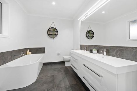 Photo of property in 5 Korokia Way, Richmond Heights, Taupo, 3330