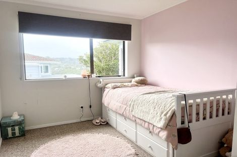 Photo of property in 32 Wisteria Grove, Maungaraki, Lower Hutt, 5010