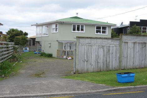 Photo of property in 1400 Whangaparaoa Road, Army Bay, Whangaparaoa, 0930