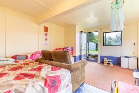 Photo of property in 17 Elizabeth Drive, West Harbour, Auckland, 0618