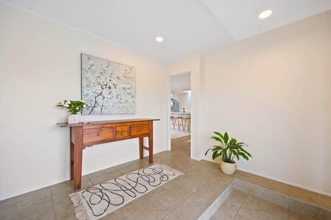 Photo of property in 6 Camira Place, Botany Downs, Auckland, 2010