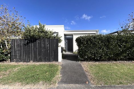 Photo of property in 10 Liberation Road, Papakura, 2110
