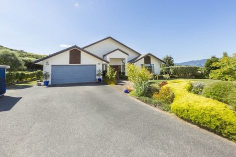 Photo of property in 14 Grace Nicholls Grove, Riverstone Terraces, Upper Hutt, 5018