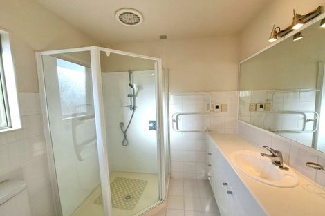 Photo of property in 1/2 Tobruk Crescent, Milford, Auckland, 0620