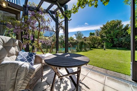 Photo of property in 11 Dunrobin Place, Avonhead, Christchurch, 8042