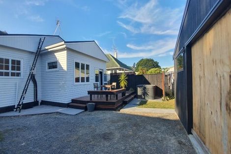 Photo of property in 14 Golf Road, Manor Park, Lower Hutt, 5019