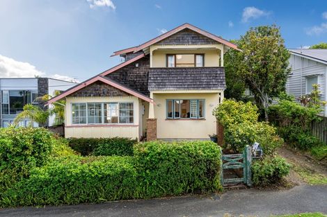 Photo of property in 9 Merani Street, Narrow Neck, Auckland, 0622