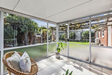 Photo of property in 6 Walton Avenue, Waikanae, 5036
