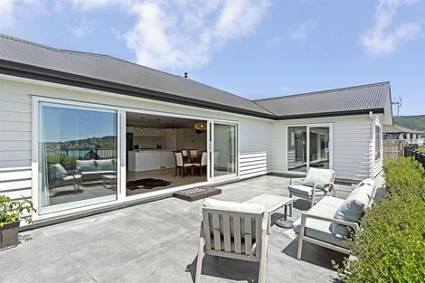 Photo of property in 35 Margaret Shields Avenue, Aotea, Porirua, 5024