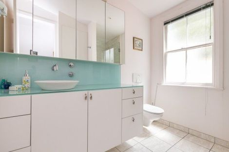 Photo of property in 22 Poplar Grove, Thorndon, Wellington, 6011