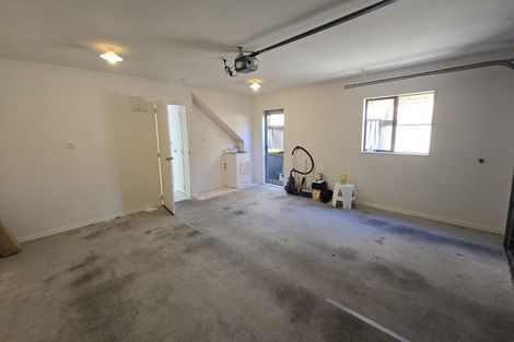 Photo of property in 8 Lissleton Drive, East Tamaki, Auckland, 2013