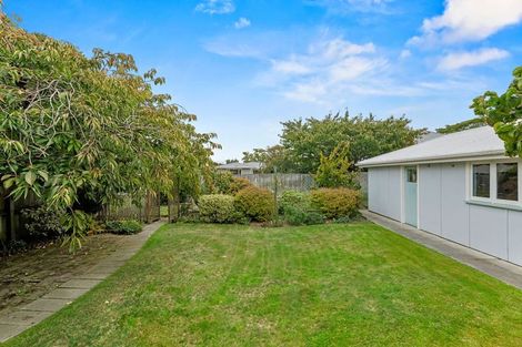 Photo of property in 35 Liverton Crescent, Bishopdale, Christchurch, 8053