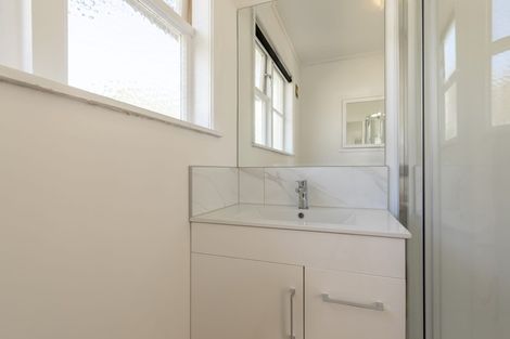 Photo of property in 18 Humphrey Kemp Avenue, Henderson, Auckland, 0612