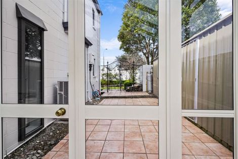 Photo of property in 1 Farnham Place, Ilam, Christchurch, 8041