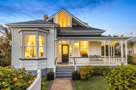 Photo of property in 42 King Edward Parade, Devonport, Auckland, 0624