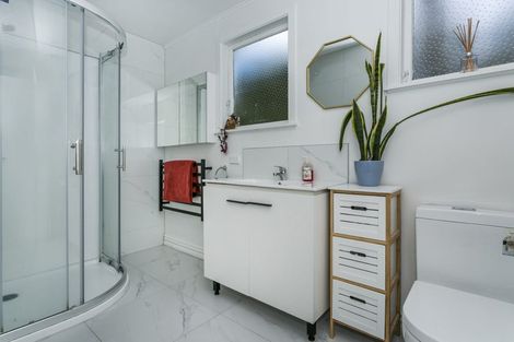 Photo of property in 57 Peach Road, Glenfield, Auckland, 0629