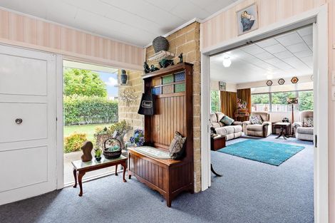 Photo of property in 96 Amohia Street, Paraparaumu, 5032
