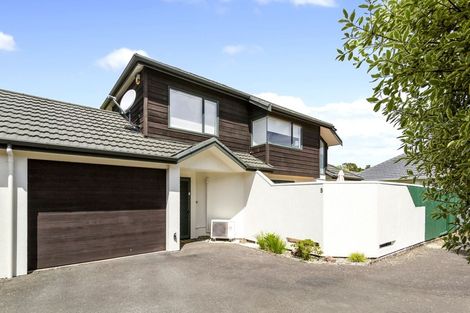 Photo of property in 1b Romney Square, Tawa, Wellington, 5028
