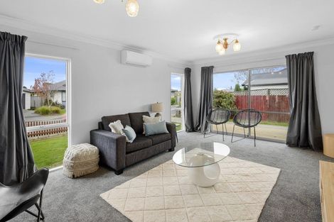 Photo of property in 3 Carteret Place, Aranui, Christchurch, 8061