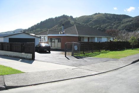 Photo of property in 2 Fullerton Grove, Wainuiomata, Lower Hutt, 5014