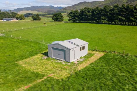 Photo of property in 360 Western Lake Road, Western Lake, Featherston, 5773