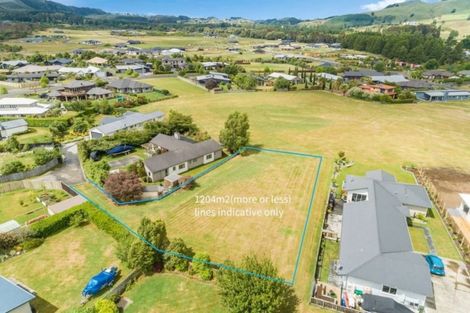 Photo of property in 47 Montgomery Crescent, Kinloch, Taupo, 3377