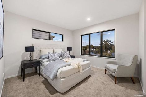 Photo of property in 152b Botany Road, Botany Downs, Auckland, 2010