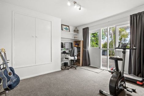 Photo of property in 2 Lyons Avenue, Murrays Bay, Auckland, 0630