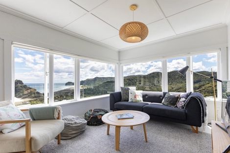 Photo of property in 42 Rayner Road, Piha, 0772