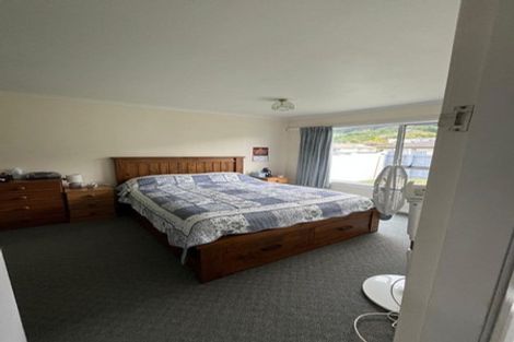 Photo of property in 40 Findlay Street, Tawa, Wellington, 5028