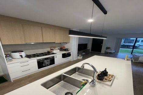 Photo of property in 10 John Burn Road, Takanini, 2110