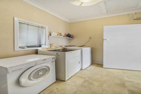 Photo of property in 13 Birdwood Avenue, Papatoetoe, Auckland, 2025