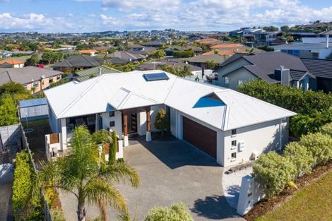 Photo of property in 17 Grand Drive, Orewa, 0931