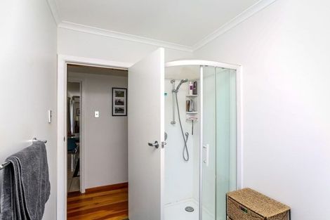 Photo of property in 31 Awanui Street, Merrilands, New Plymouth, 4312