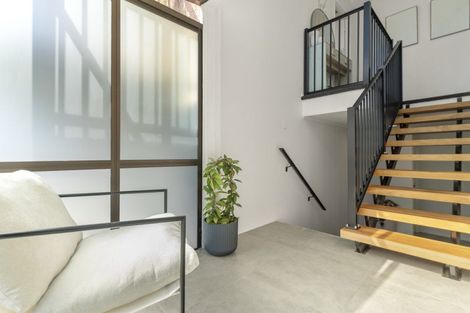 Photo of property in 1/39 Sunset Road, Totara Vale, Auckland, 0632